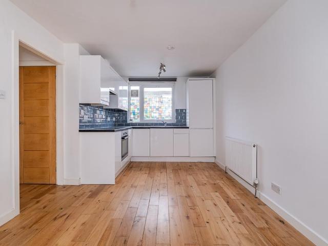 Apartment for rent in Earlsfield, Greater London