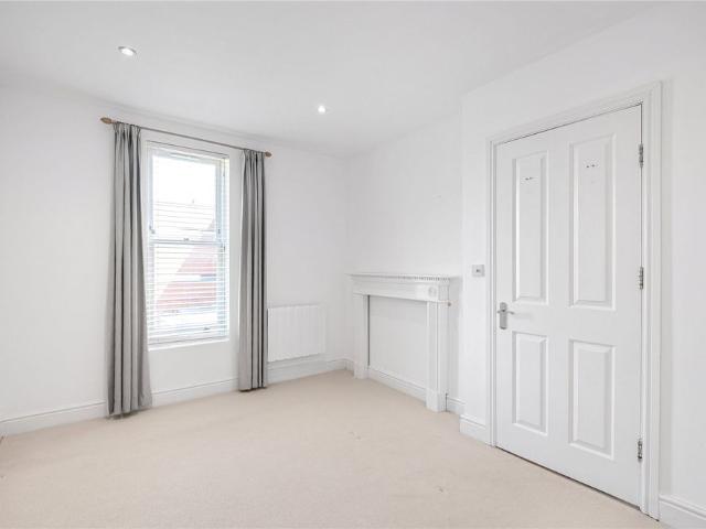 Apartment for rent in Blenheim Gardens Estate, Greater London