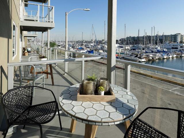 Apartment for rent in Canoga Park, California
