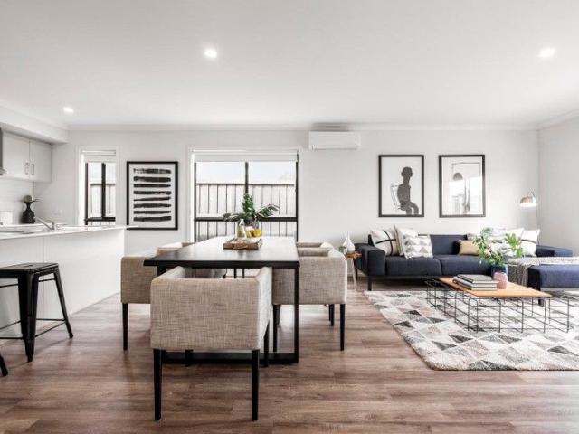 Cottage for sale in Officer, Victoria