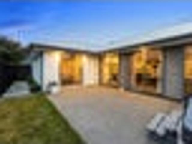 House for sale in Chaslands, Canterbury