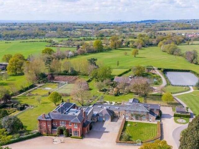 House for sale in Navestock Side, Essex