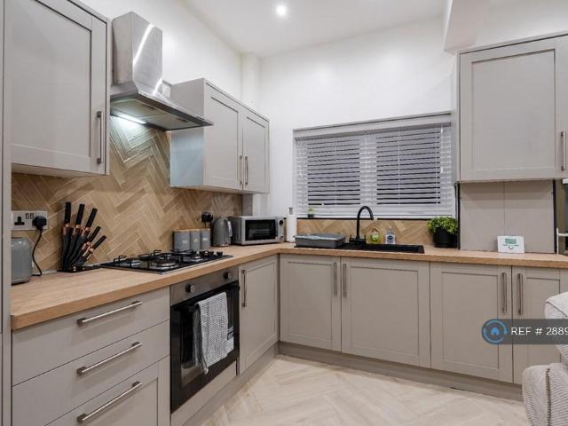 House for rent in Calderstones