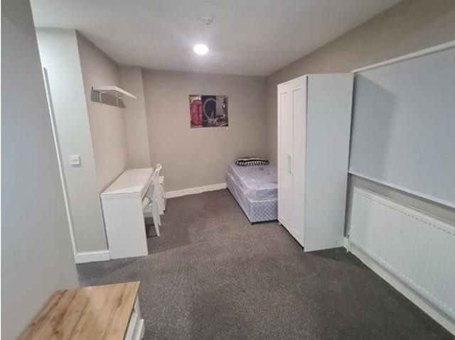 Studio for rent in Moses Gate, Lee Bank
