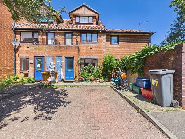 House for rent in London Borough of Hounslow, Greater London