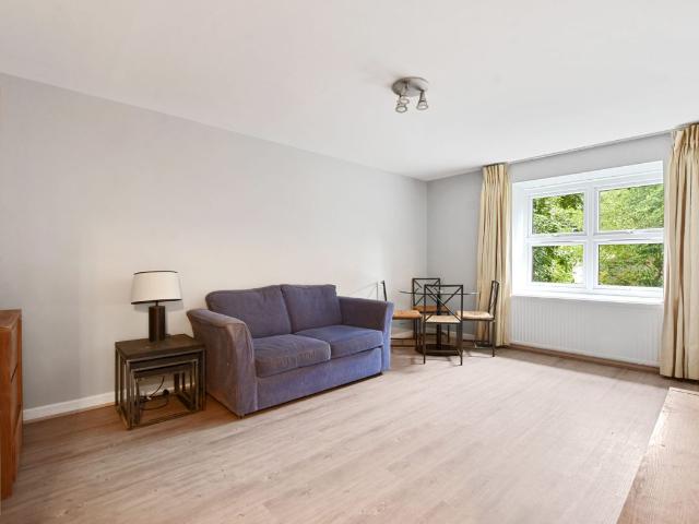 Apartment for rent in Elm Village, Greater London
