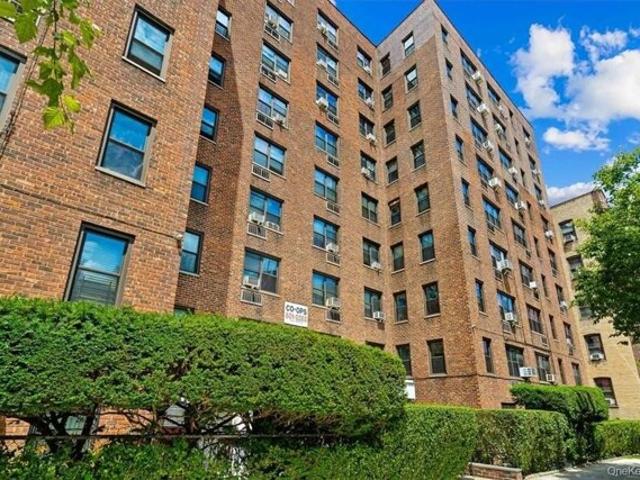 Property for sale in The Bronx, Arverne