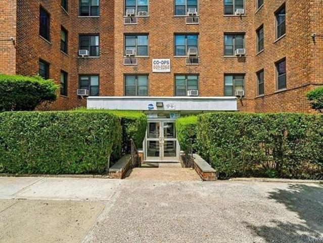 Property for sale in The Bronx, Arverne
