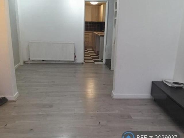 House for rent in Calderstones