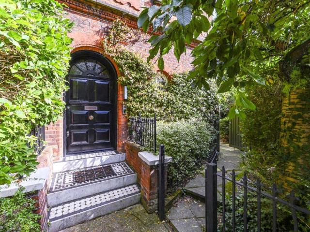 House for rent in Belsize Park, Greater London