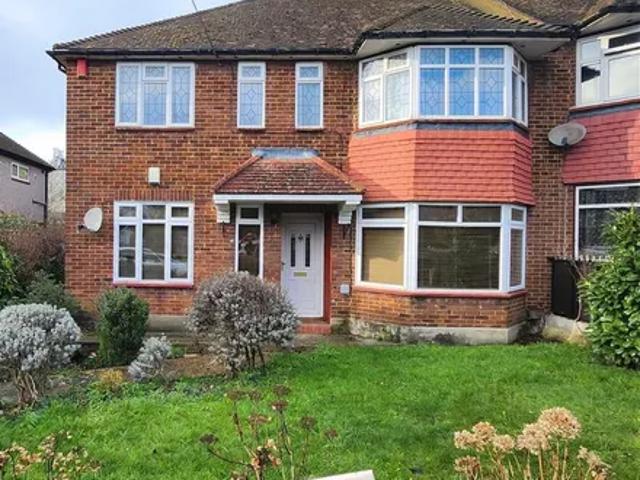 Apartment for rent in Clayhall, Greater London