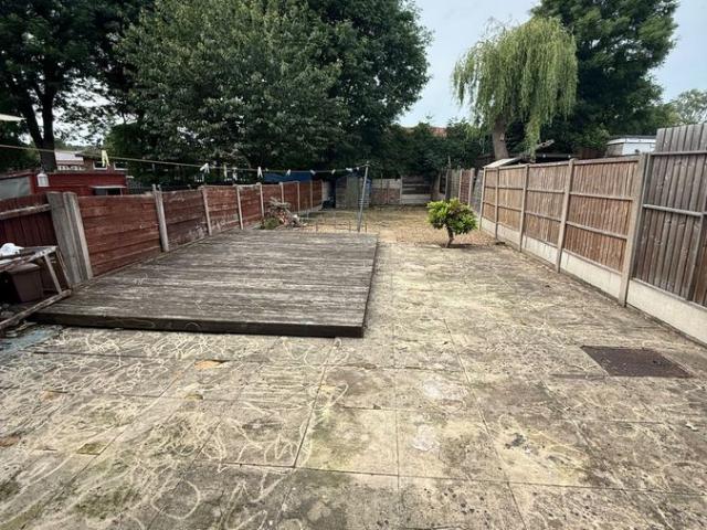 House for rent in Stone Cross, Hill Top