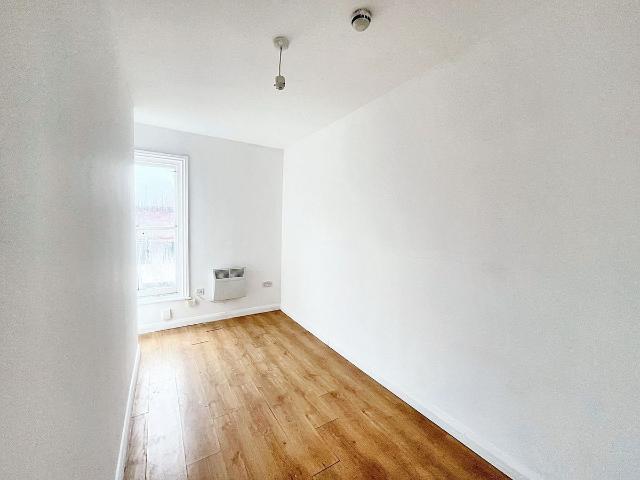 Apartment for rent in Ringlestone, Midway