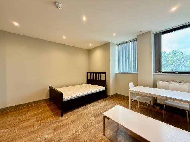 Studio for rent in Ringlestone, Midway