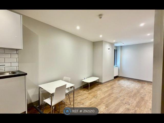 Studio for rent in Ringlestone, Midway