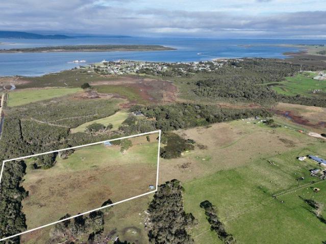 Cottage for sale in Port Welshpool, Victoria