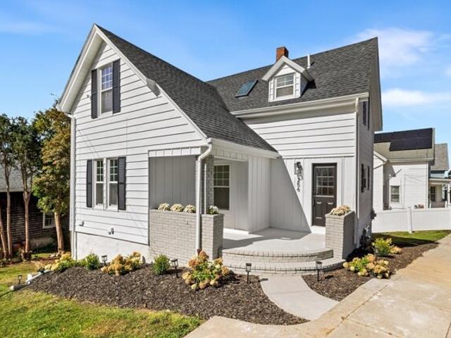 House for sale in Mechanicsville, Fall River