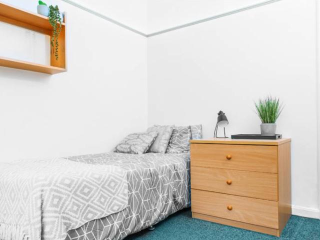 Room for rent in Weetwood, West Yorkshire