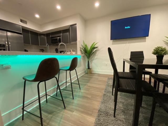 Room for rent in Canoga Park, California