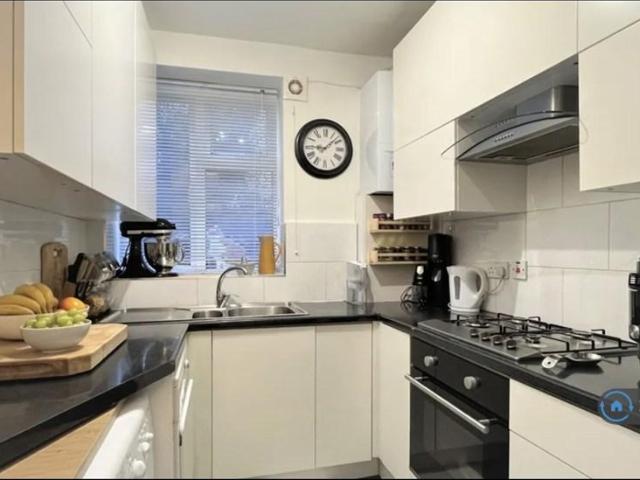 Apartment for rent in The Wrythe, Greater London