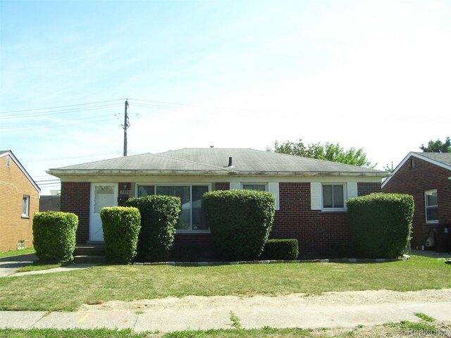 House for sale in Center Line