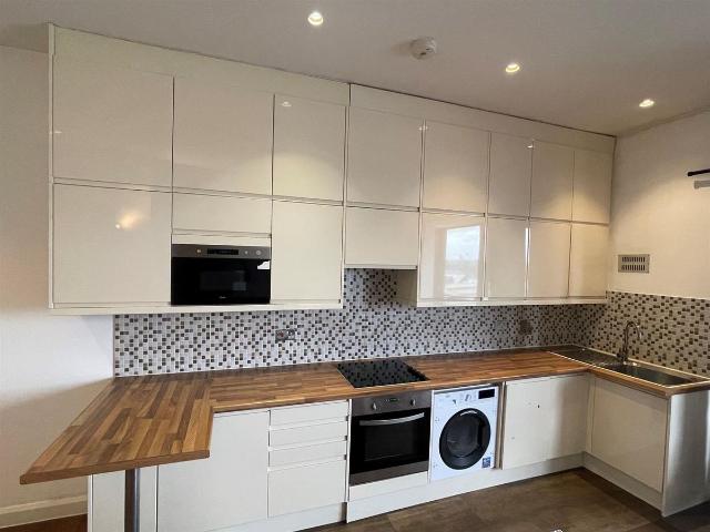Studio for rent in London Borough of Merton, Collier's Wood