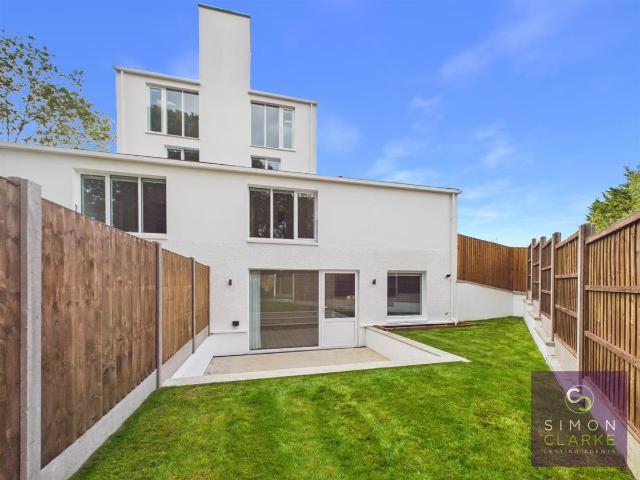 Apartment for rent in Brunswick Park, Greater London