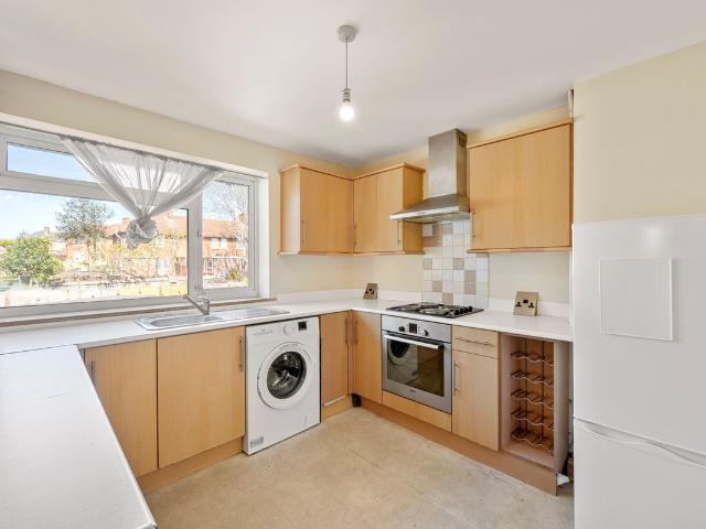 Apartment for rent in The Wrythe, Greater London