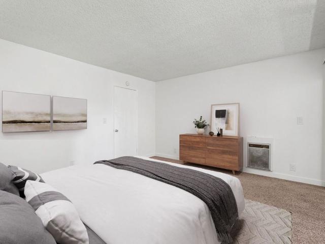 Apartment for rent in Midway City, California