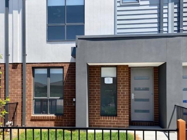 Townhouse for rent in Wynbrook, Melbourne