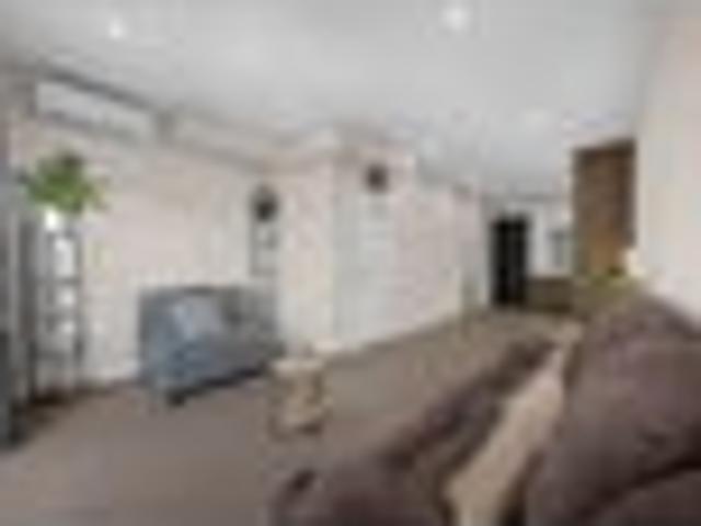 Townhouse for sale in Kelston