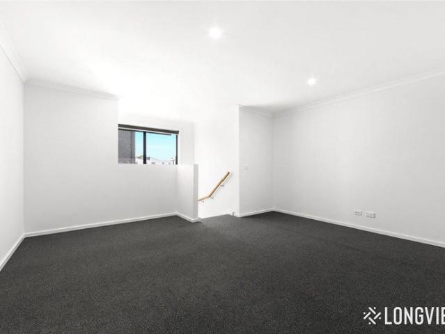 Townhouse for rent in Deanside Central, Melbourne