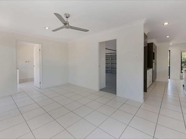 Townhouse for rent in Eimeo, Queensland