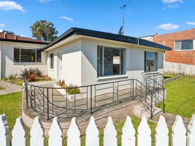 House for sale in Lindisfarne, Tasmania