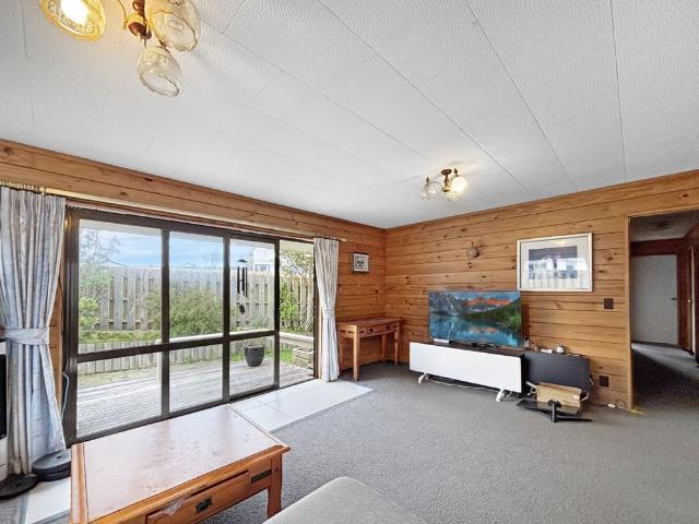 House for rent in Kowhai Park, Wellington