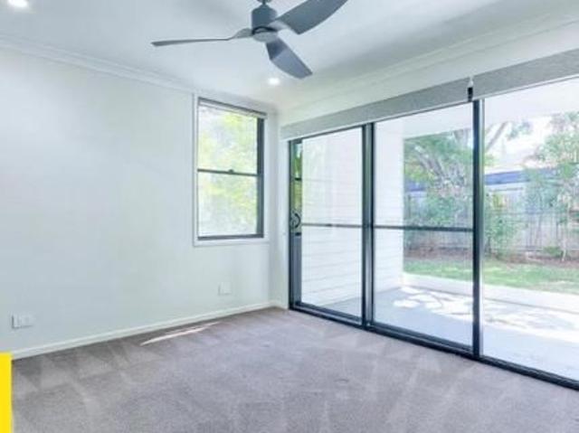Townhouse for rent in Toombul, Queensland