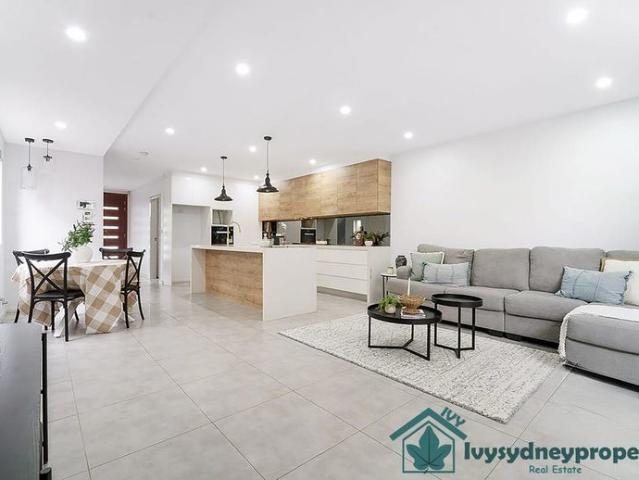 Townhouse for rent in Sydney, New South Wales