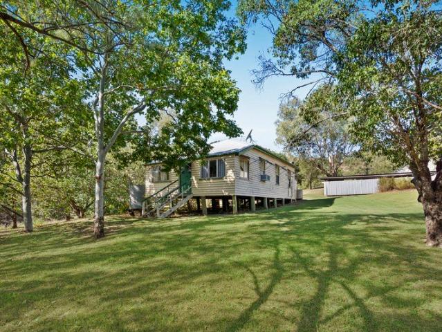 Cottage for sale in Mount Whitestone, Queensland