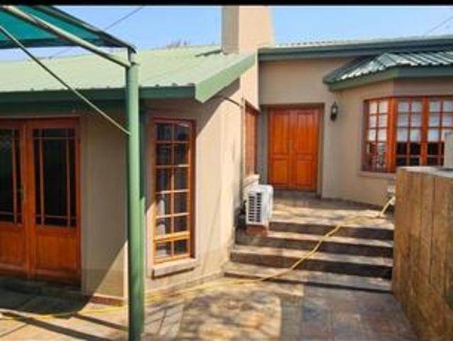 House for sale in Uitenhage, Eastern Cape