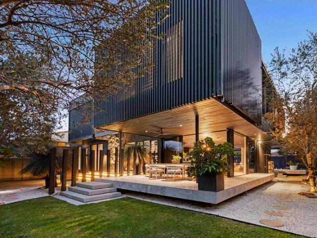 House for sale in Palm Beach, Gold Coast City