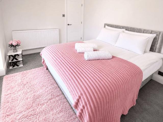 Apartment for rent in Furzedown, Greater London