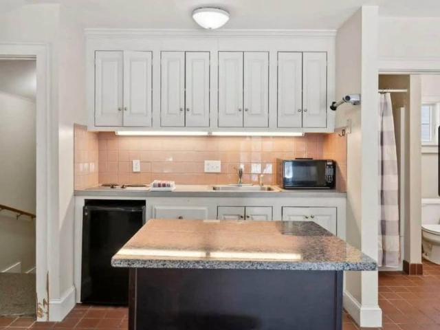 Room for rent in Falmouth, Maine