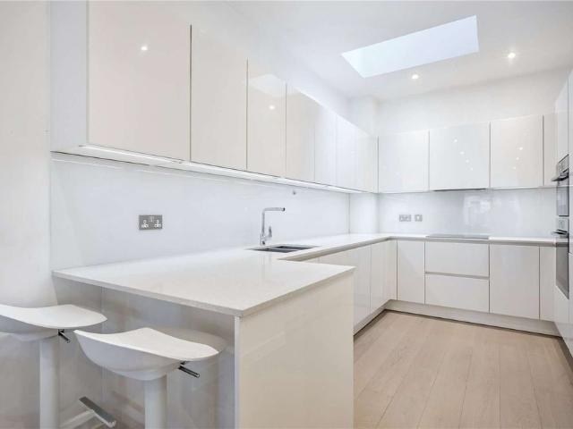 Townhouse for rent in London, Isle Of Man