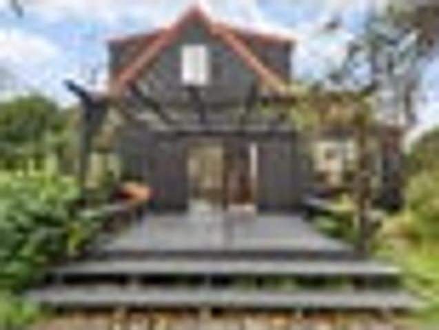 House for sale in Awhitu
