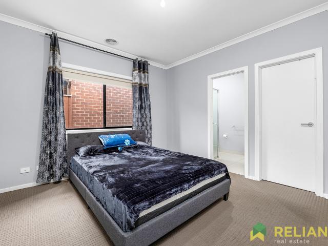 House for sale in Thornhill Park, Melbourne