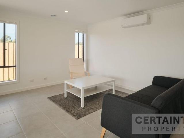 Granny Flat for rent in Churchill, Victoria