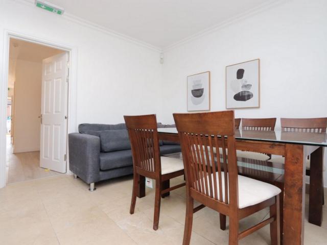Room for rent in Clayhall, Greater London