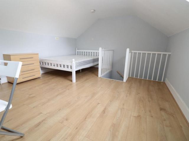 Room for rent in London Borough of Lewisham, Ladywell