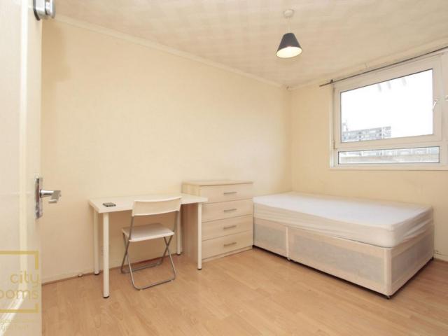 Room for rent in Poplar Grove, Greater London