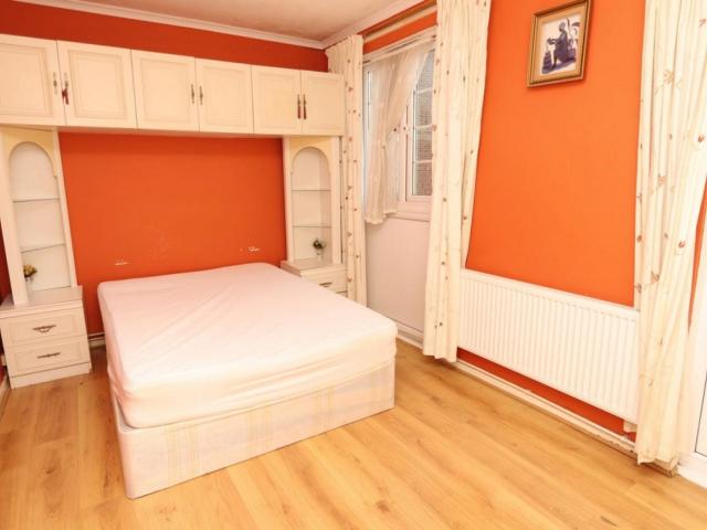 Room for rent in Avebury Estate, Bethnal Green